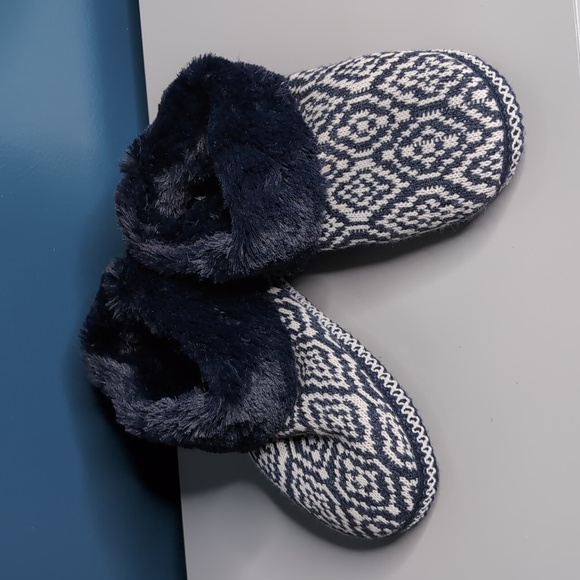 Muk Luks Melinda Womens Dark Sapphire Blue Bootie Slippers. NWOT - Picture 2 of 16
